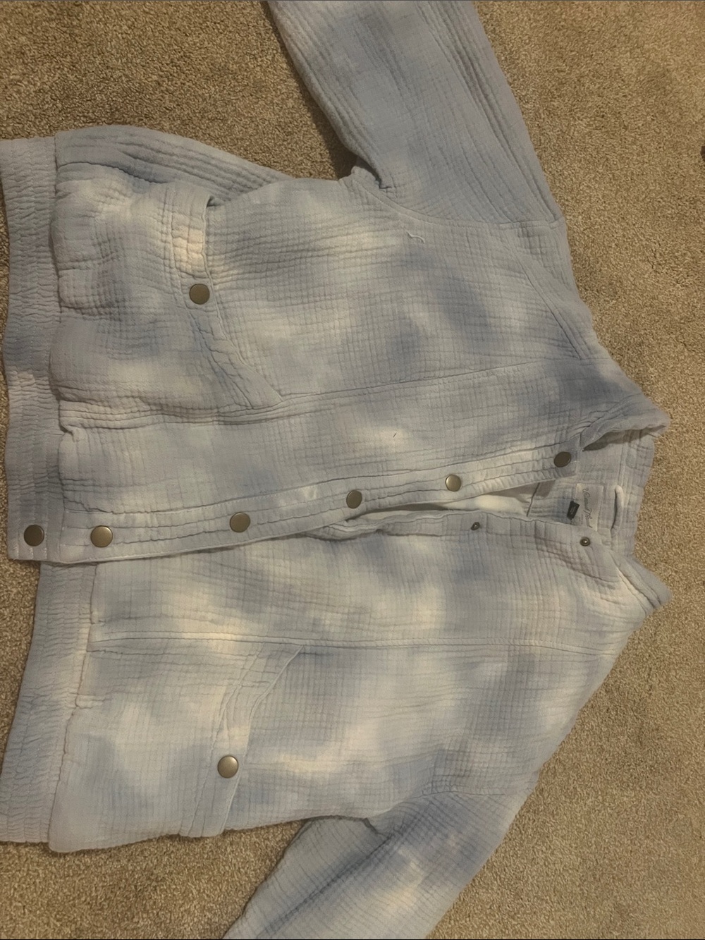 Blue and white gradient button jacket
